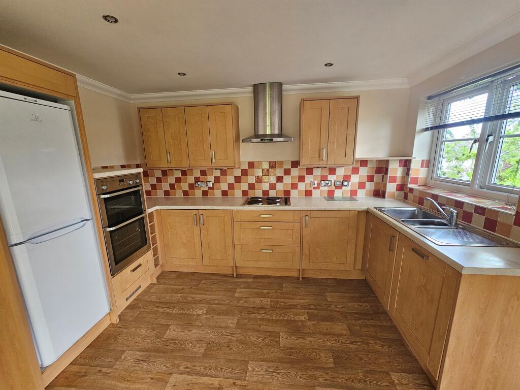 Apartment in Aylesbury, Buckinghamshire - View 3
