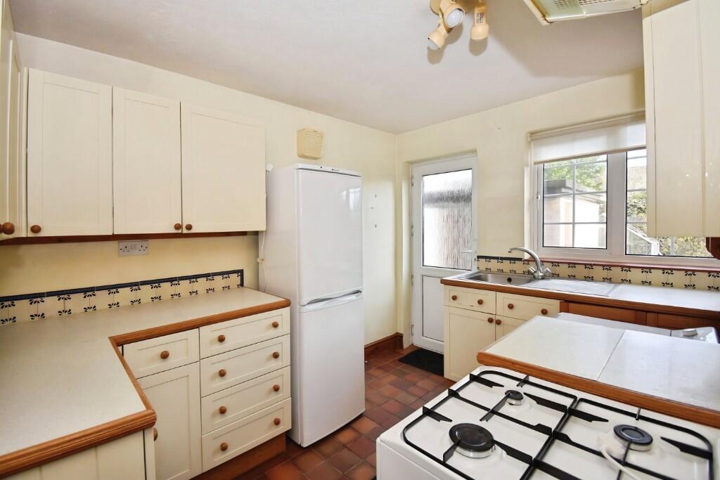 Boundary Road, Bursledon, Hampshire, SO31 photo 2