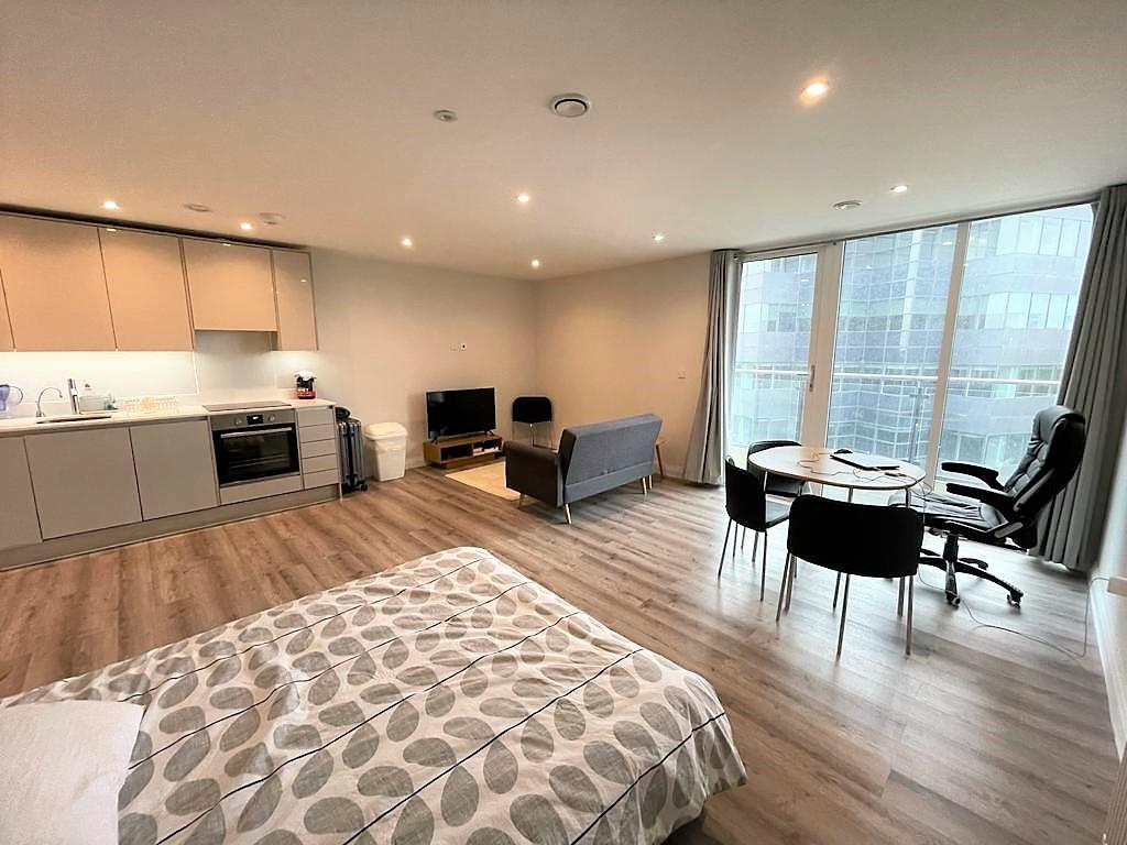 Apartment in London, Ickenham - View 3