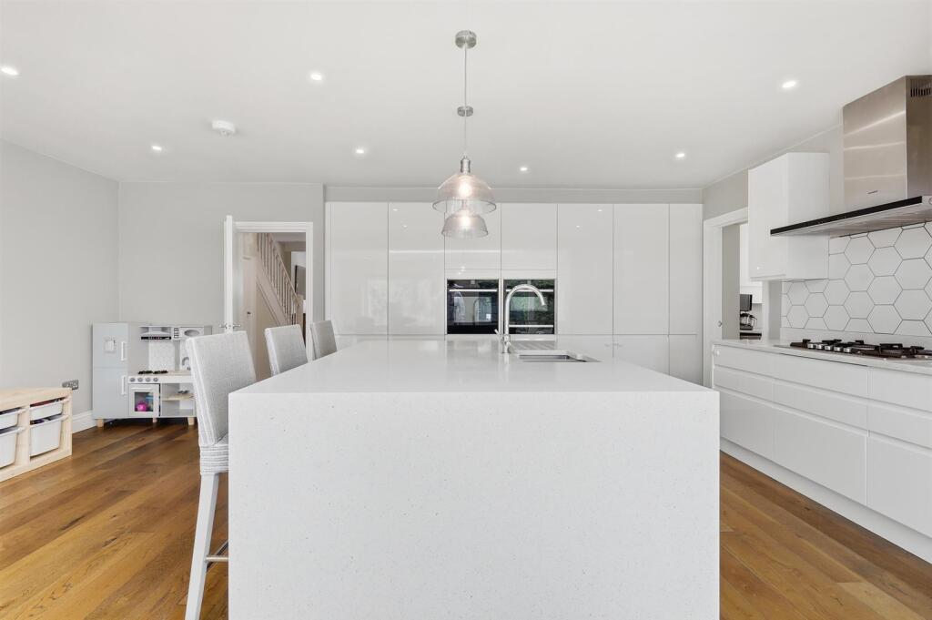 House in Brentwood, Essex - View 5