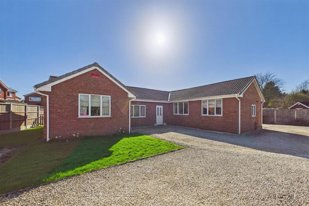 Greenacres Drive, Uttoxeter, Staffordshire photo 3