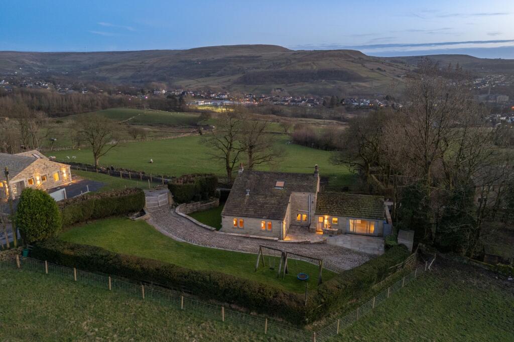 Main image of property: Hurst Lane, Rossendale, BB4 | 4/5 Bedroom Period Home With Stunning Views, Close to Rawtenstall