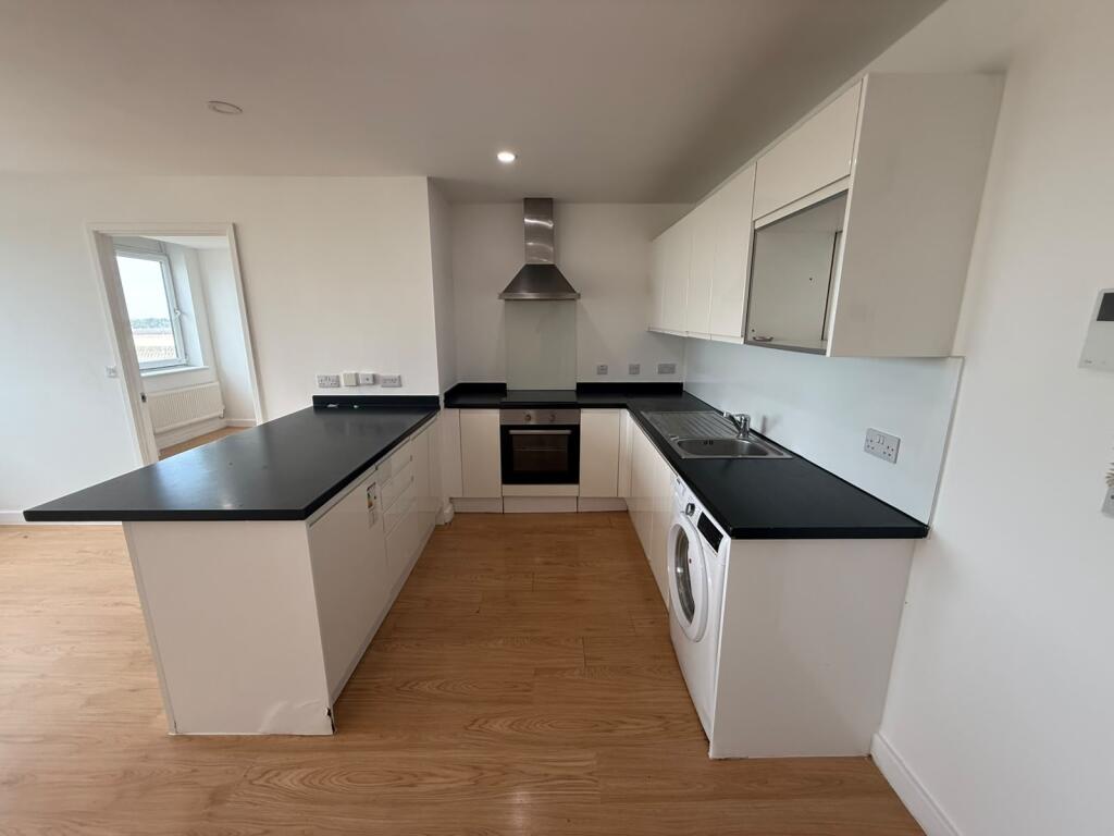 Apartment in Southend-on-Sea - More