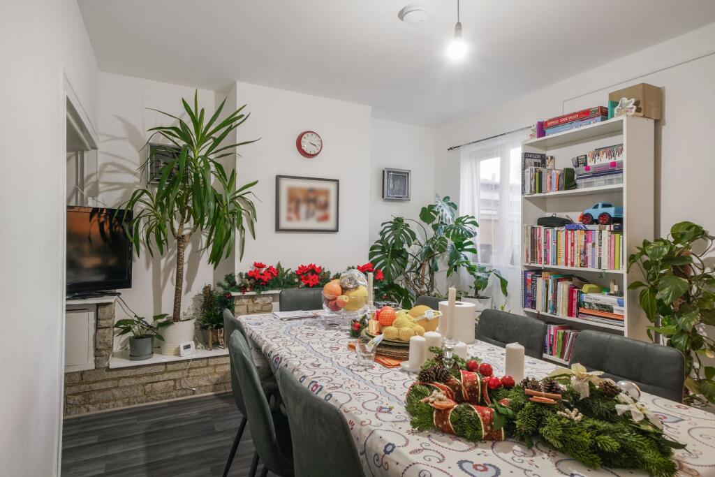 House in Croydon - View 5