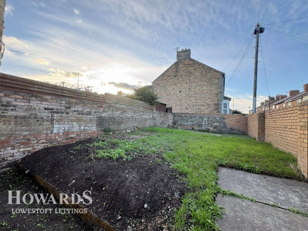 Apartment in Lowestoft - More