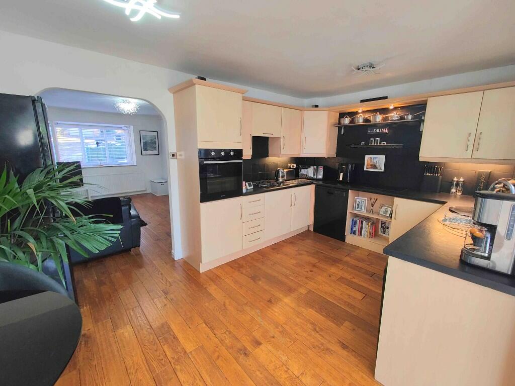 74 Caldercroft, Elland, HX5 9AY photo 4