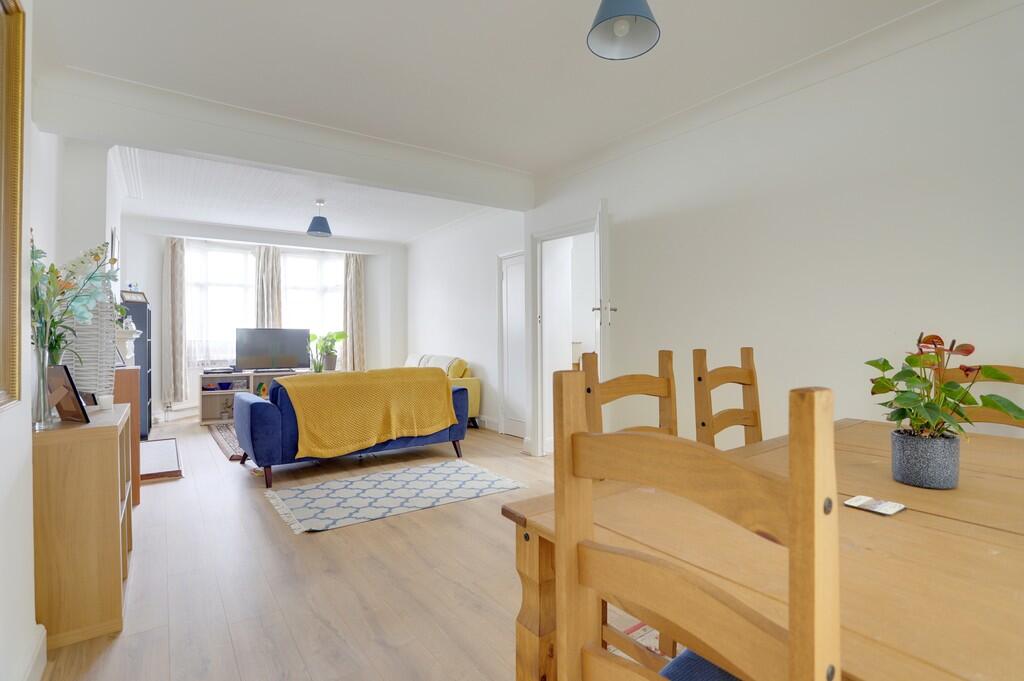 House in London - View 2