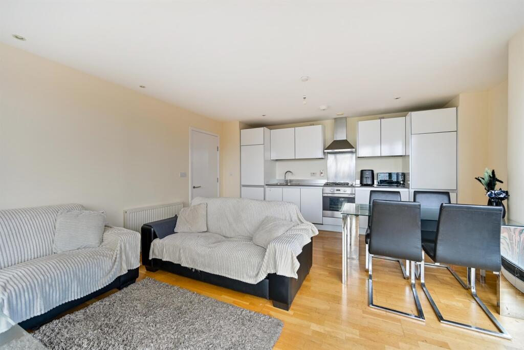 Apartment in Reading - View 4