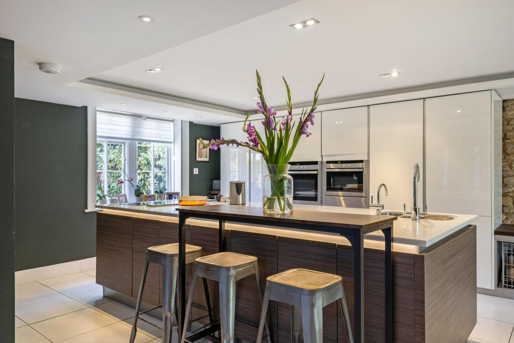 House in Guildford - View 4