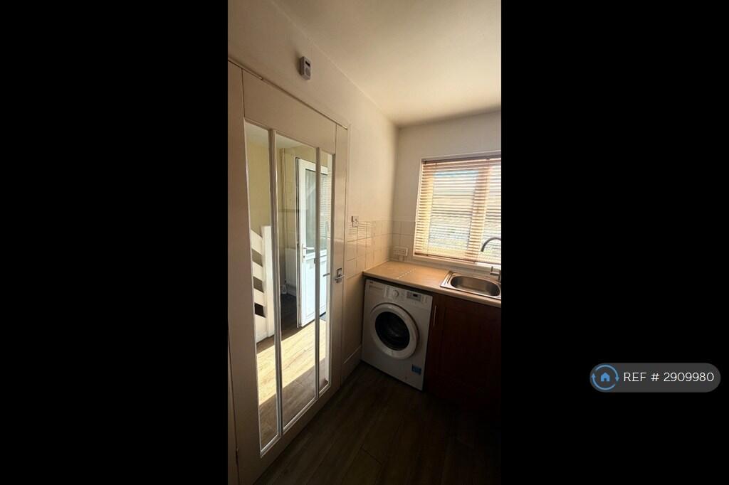 House in Nottingham - View 5