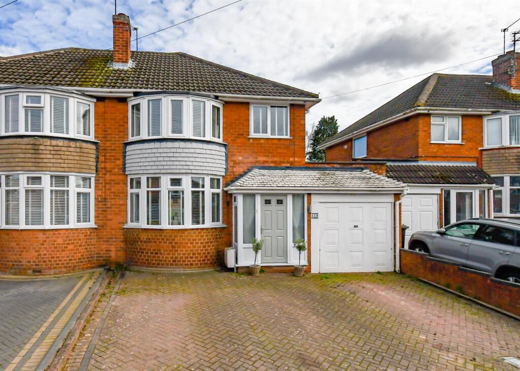 3-bed semi-detached on Wombourne Park, Wombourne, Wolverhampton, £325,000