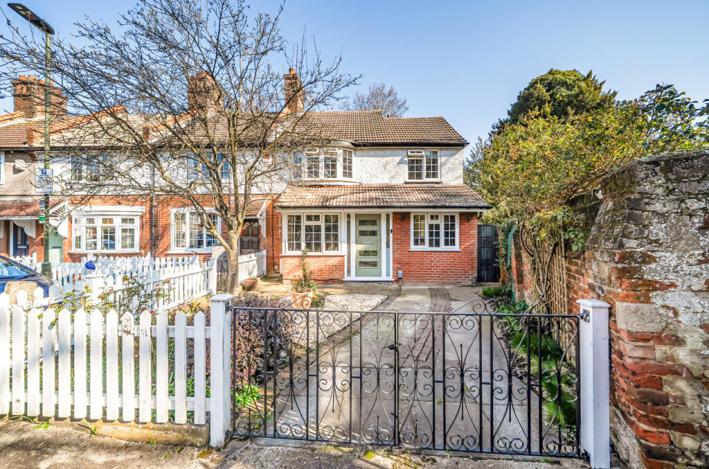 Main image of property: Aynscombe Angle, Orpington, BR6