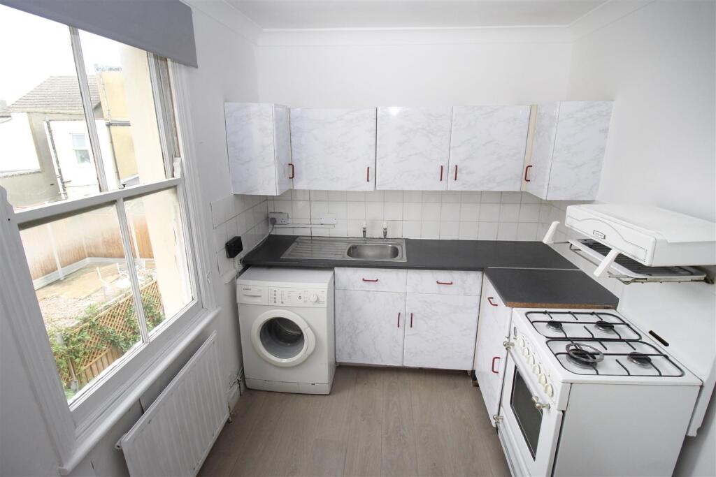Apartment in Southend-on-Sea, Milton, Prittlewell - View 3