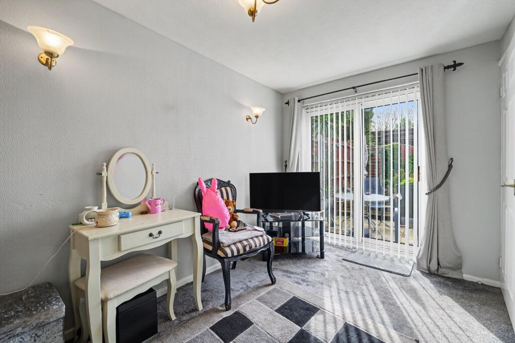 House in Nuneaton and Bedworth, Warwickshire - More