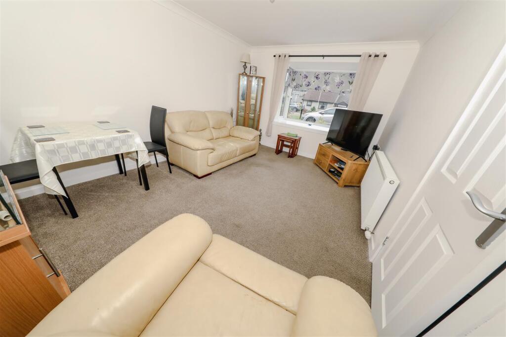 Gifford Court, Glenrothes photo 3