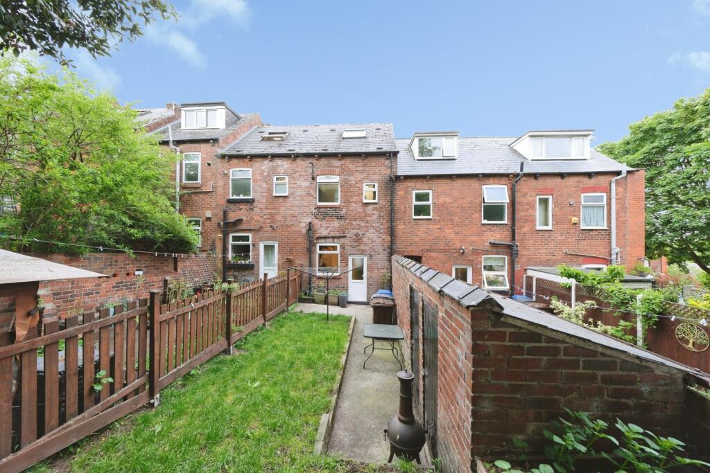 House in Sheffield, Birkendale, Upperthorpe - More