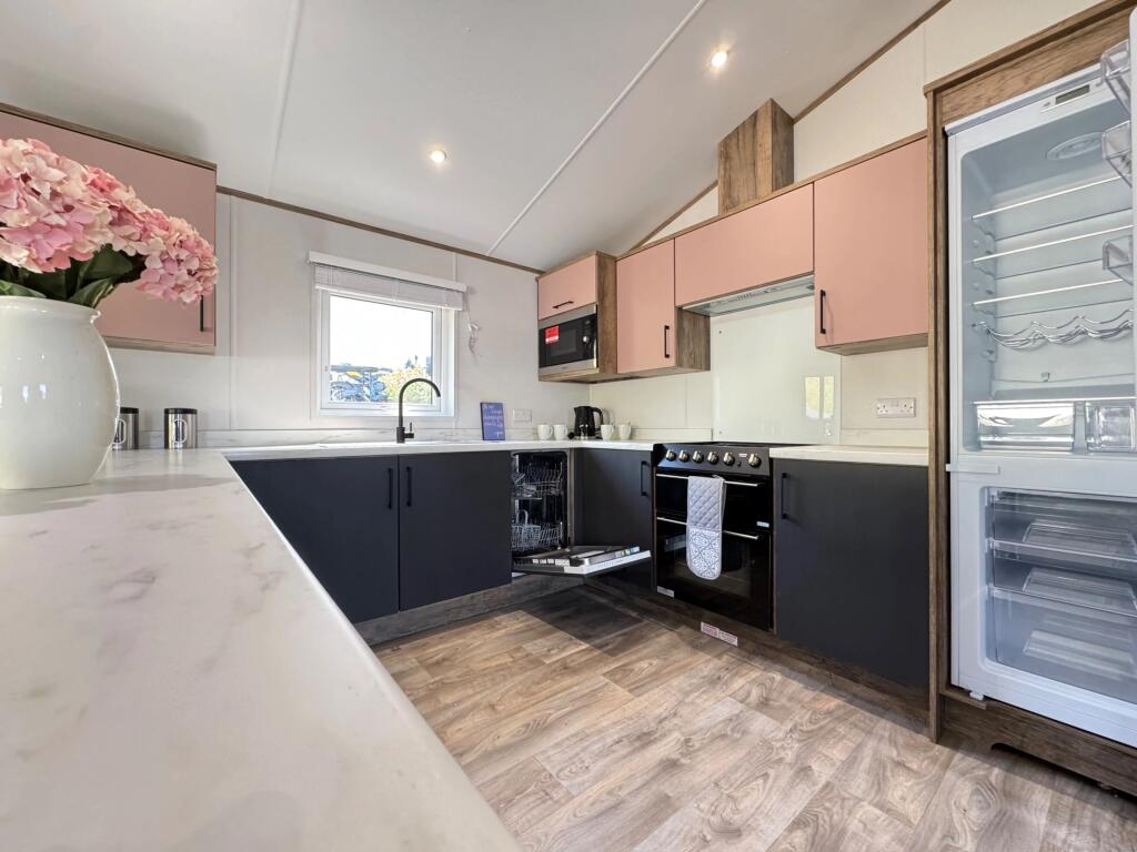 2024 Willerby Horsham, Beauport Holiday Park, St Leonards on Sea, Hastings, East Sussex, TN37 7PP photo 5