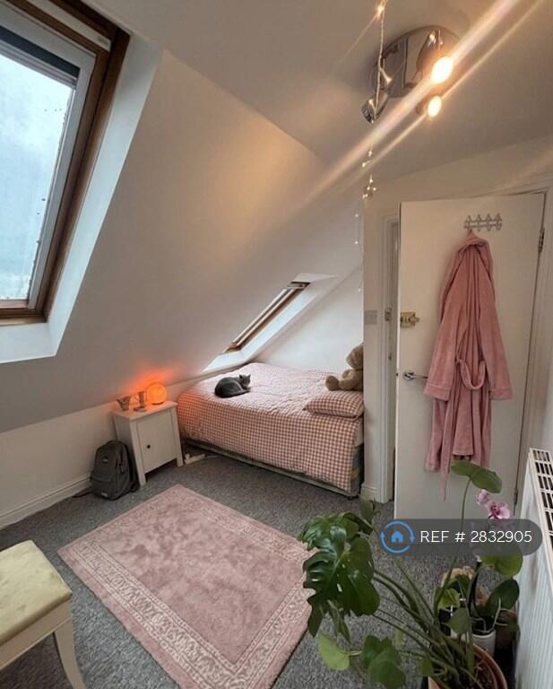 5 bedroom terraced house for rent