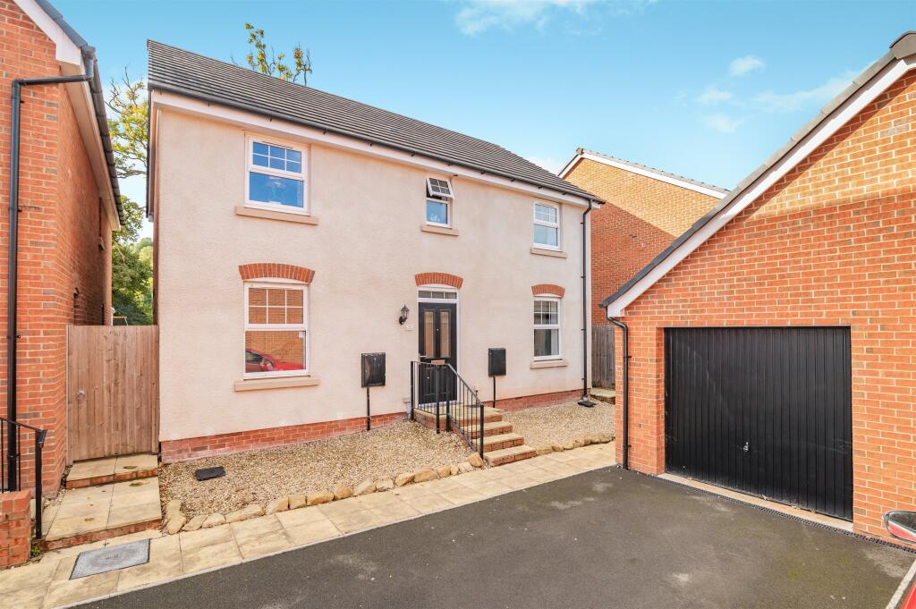 Ternata Drive, Monmouth