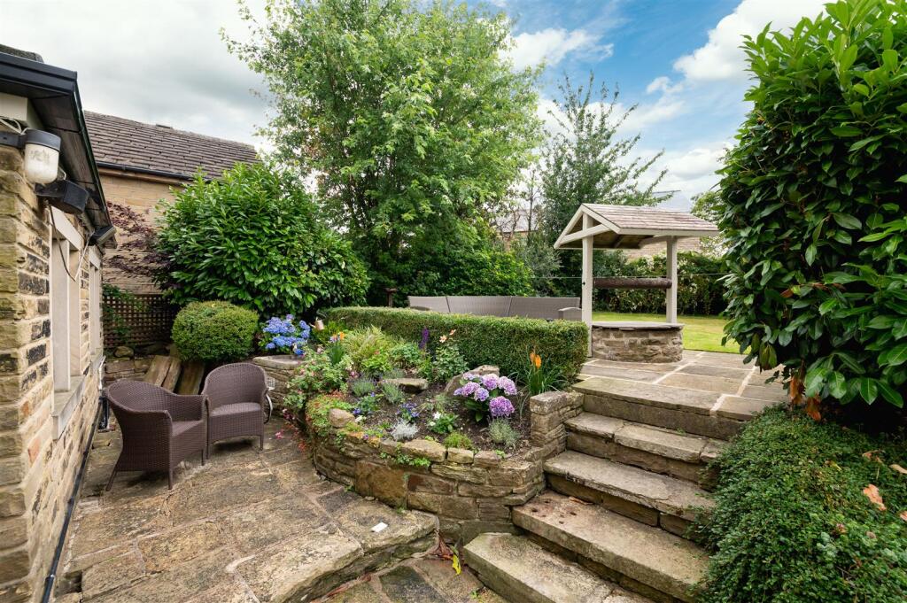 Thorncliffe Lane, Emley, Huddersfield - View 5