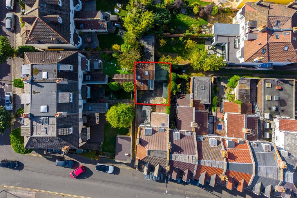 House in Bristol, Henleaze - More