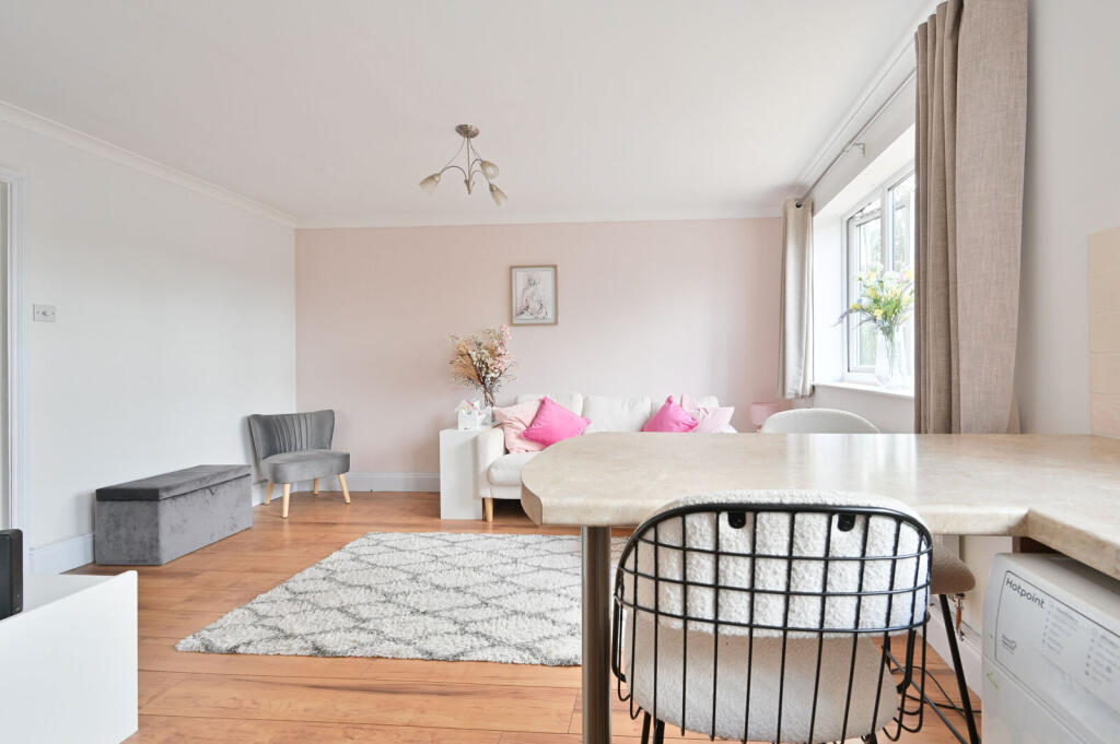 Apartment in Watford - More