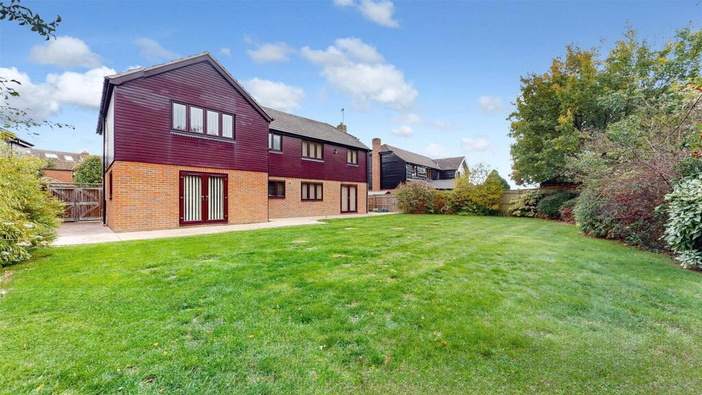 Holyrood, Great Holm, Milton Keynes photo 3