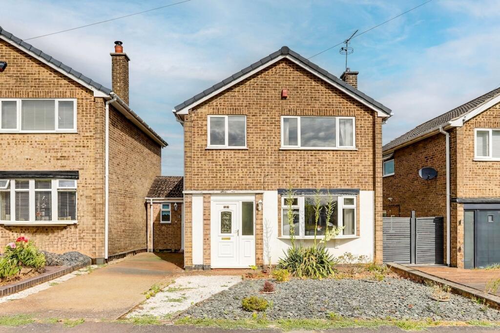 Main image of property: Tiverton Close, Hucknall, NG15
