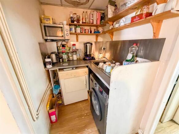 KITCHEN AREA