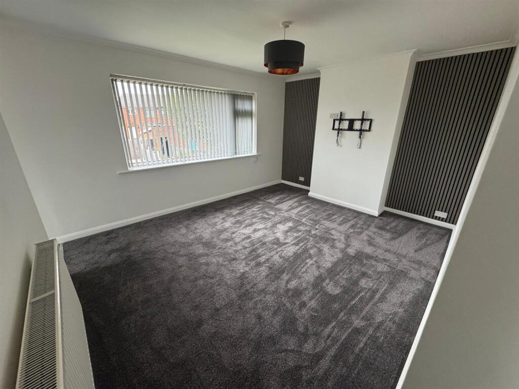 Apartment in Stoke-on-Trent - View 3