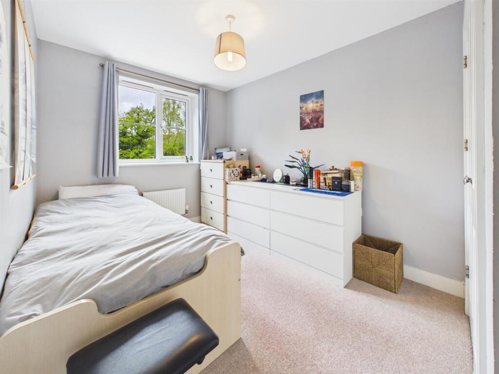 Brae View, Tilehurst, Reading – další