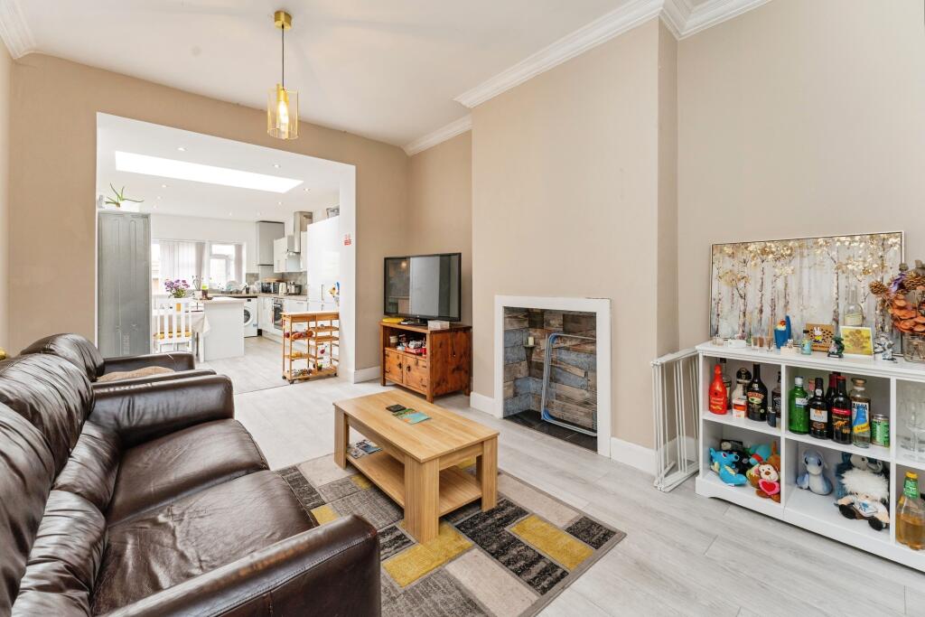 House in London, Bowes Park, Palmers Green - View 2