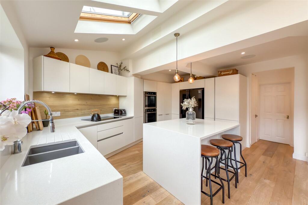 House in St Albans, The Camp - View 6