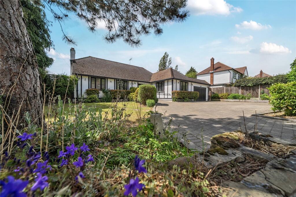 House in Chislehurst, Leesons, St Paul's Cray - More