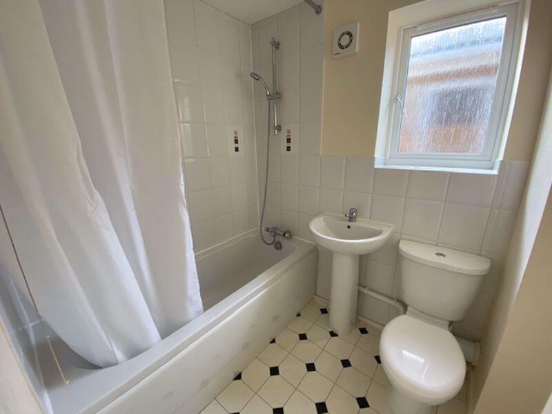 5 bedroom detached house for rent