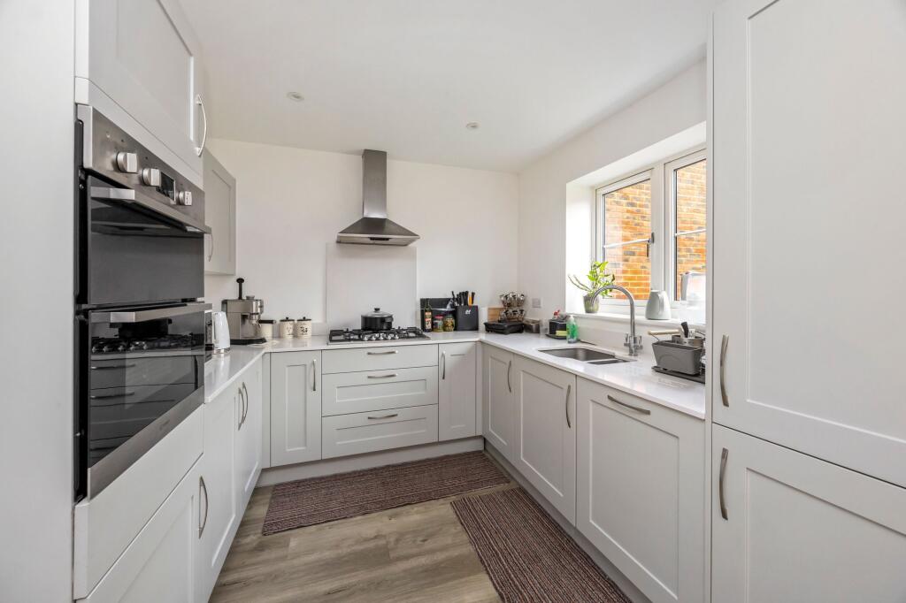 Flint Street, Faygate, RH12 - View 6