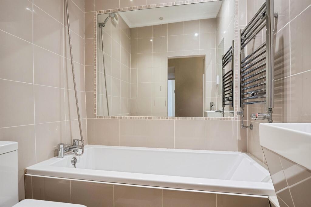 Apartment in Tunbridge Wells, Kent - More