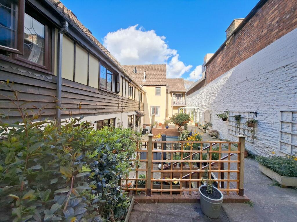 The Waterloo, Cirencester, GL7 photo 4