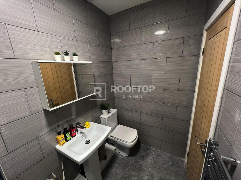 Apartment in Leeds, West Yorkshire - More