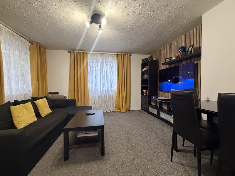 Apartment in Luton - View 5