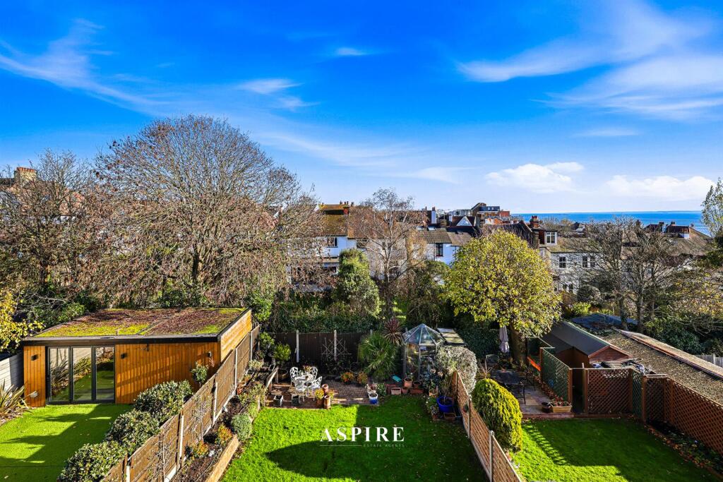 70 Leigh Cliff Road photo 4