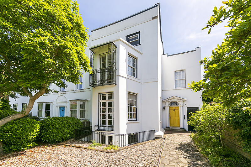 Main image of property: Kew Road, Kew, TW9