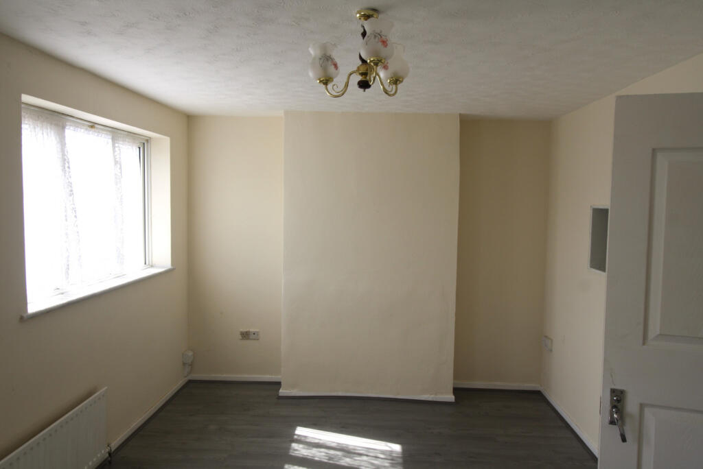 House in Romford - More