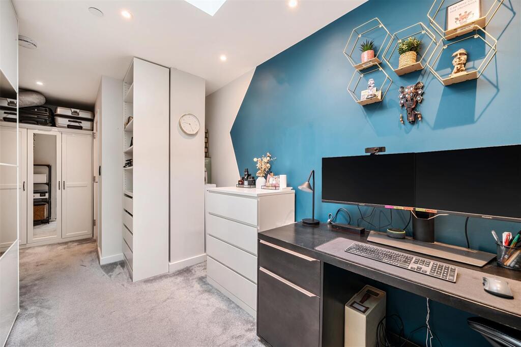 Apartment in Harrow - More