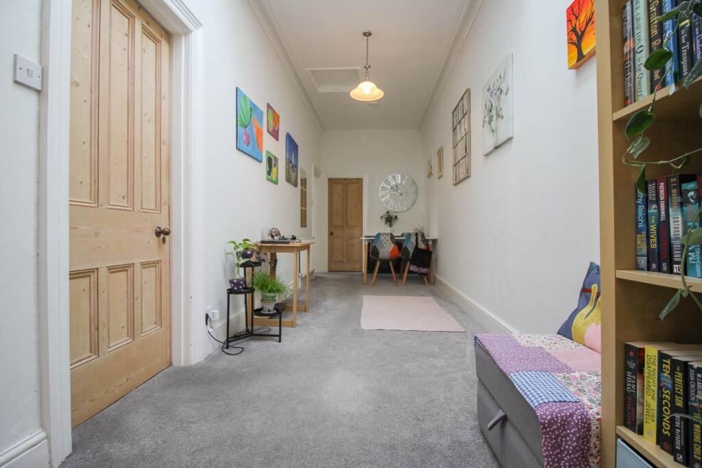 **Hill Road**Beautifully Presented**Two Bedrooms**Close to Town**Garage Parking** - View 4