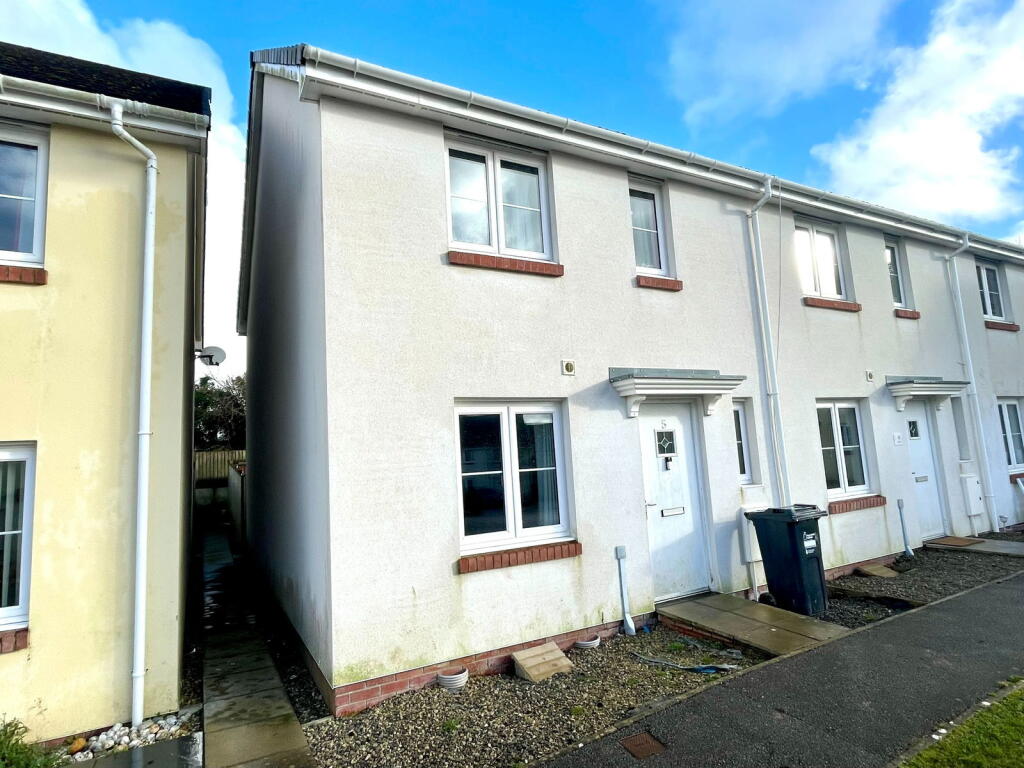 3-bed terraced on Raleigh Gardens, Bodmin, PL31 2FH, £219,950