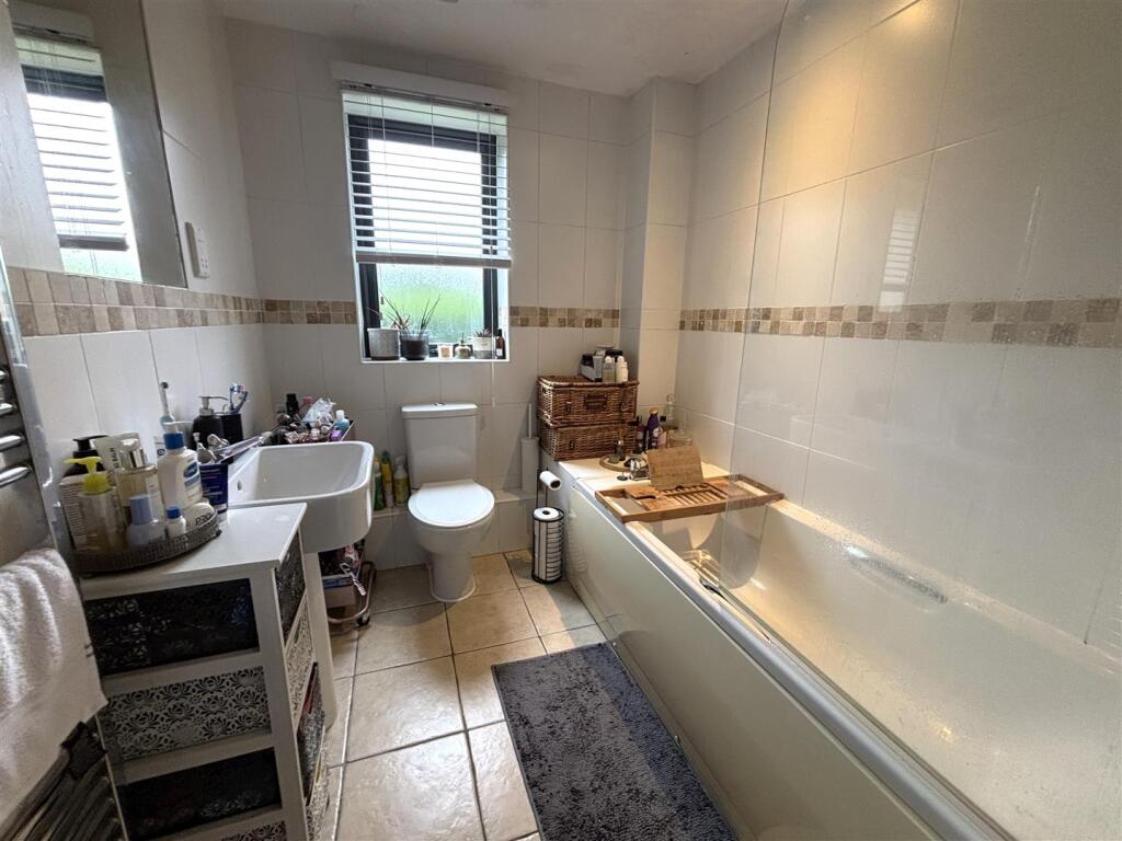 Apartment 12, Stile 24, 73 Newsome Road, Huddersfield HD4 photo 3