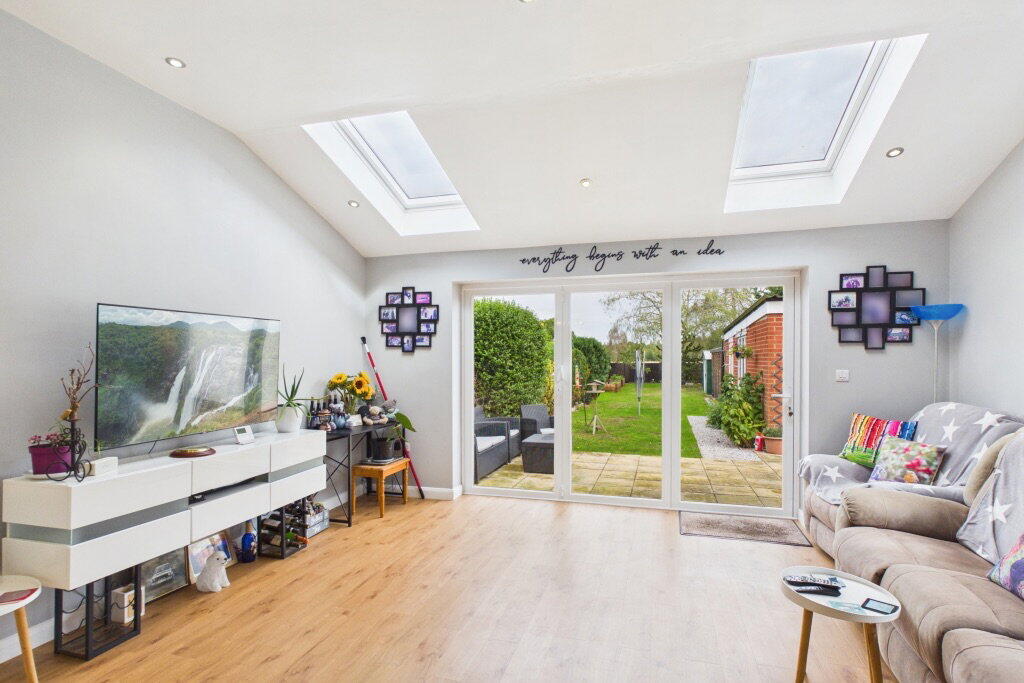 House in Lincoln - View 5