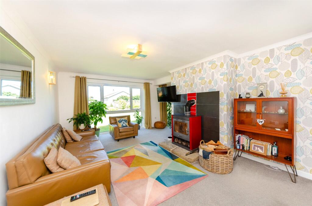 Gwelfor Estate, Cemaes Bay, Isle of Anglesey, LL67 photo 2