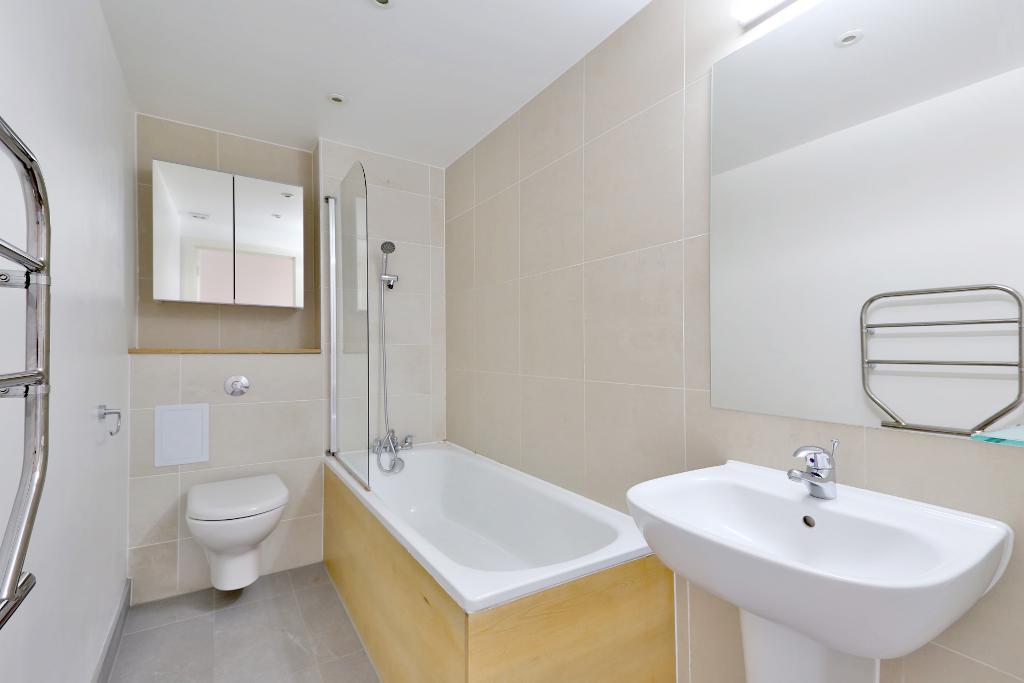 Apartment in London - More
